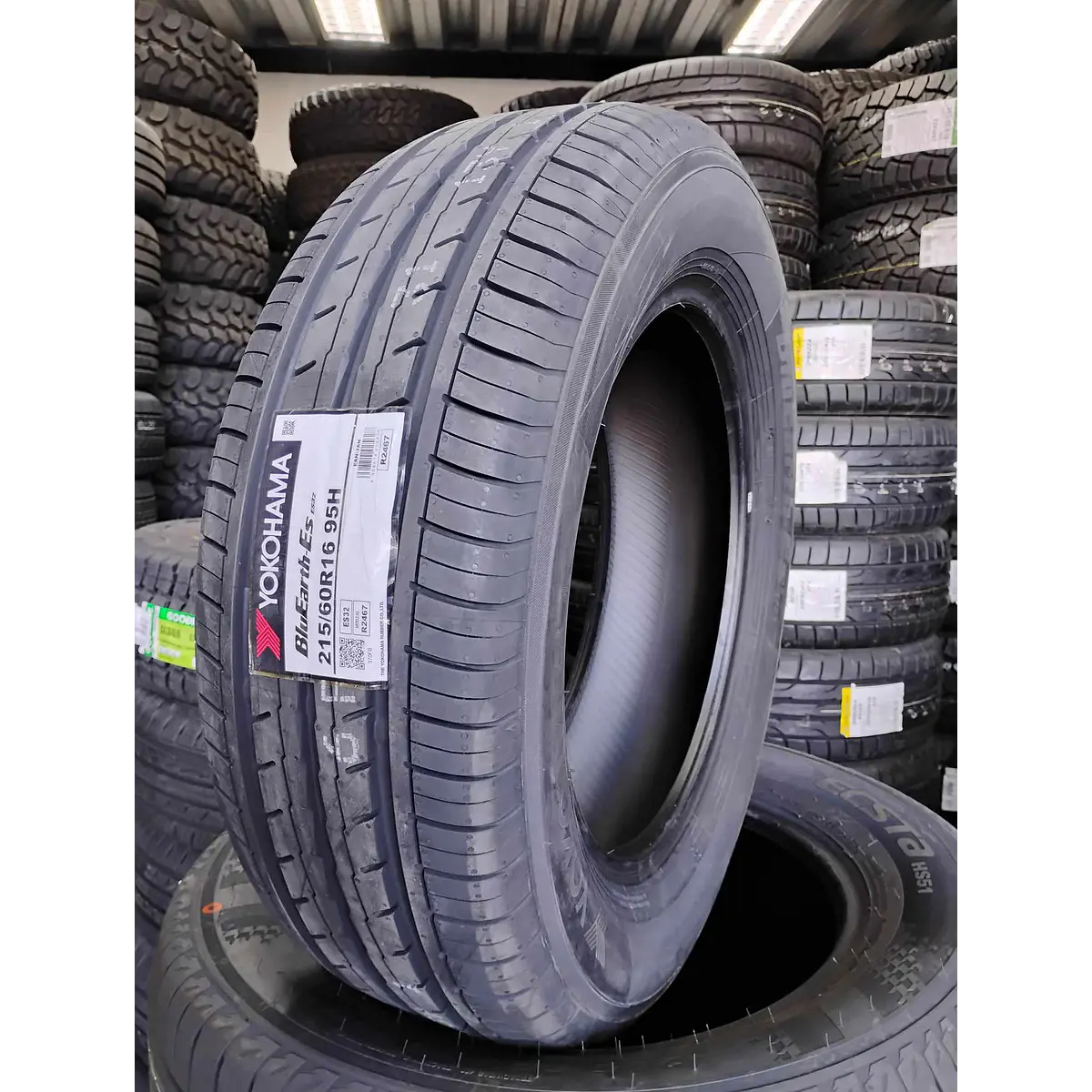YOKOHAMA BLUEARTH ES32 215/60 R16 95H